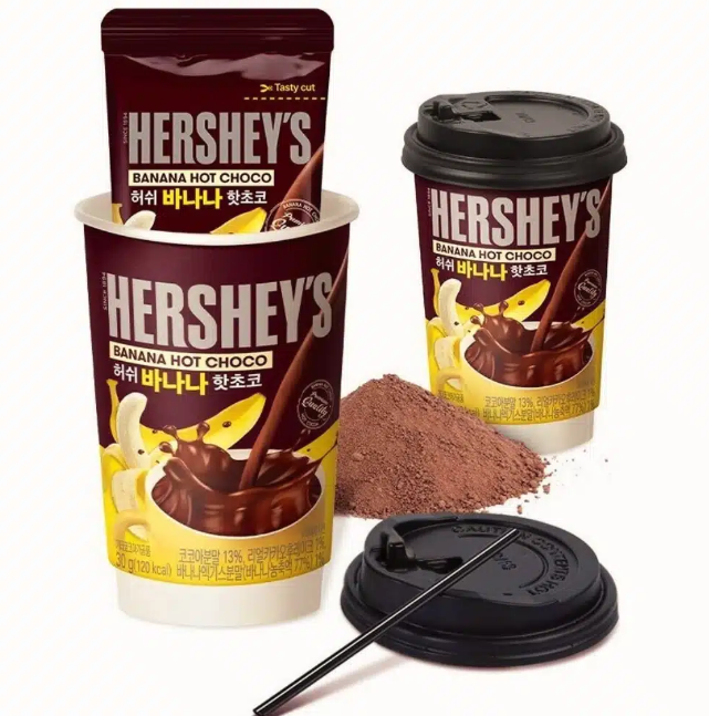 Cup of Hershey’s Banana Hot Chocolate in yellow and brown packaging, 30g single-serve portion.